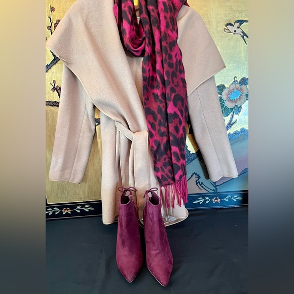 Like New Forever 21 Burgundy Suede Ankle Boots Size 8 - Picture 5 of 7